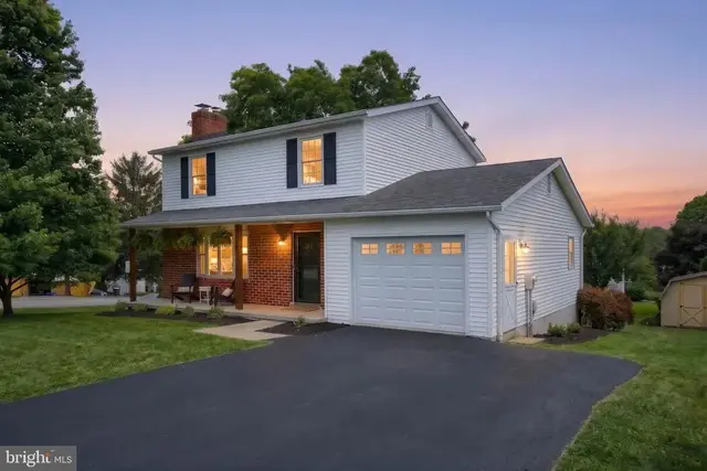 27 Colonial Dr, Hanover