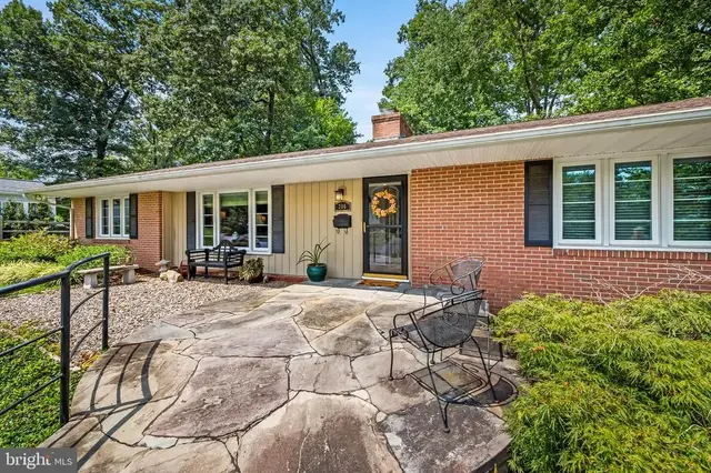 206 Charmuth Rd, Lutherville Timonium