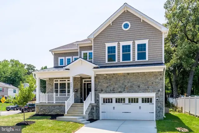2221 Huntington Ave, Alexandria