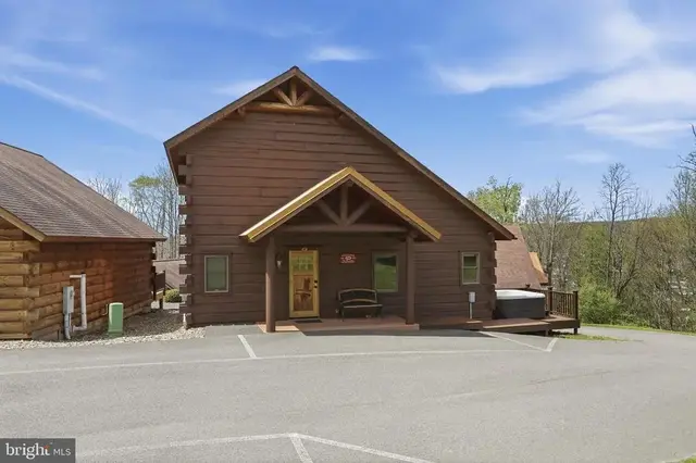 235 Cabin Lodge Rd, Mc Henry