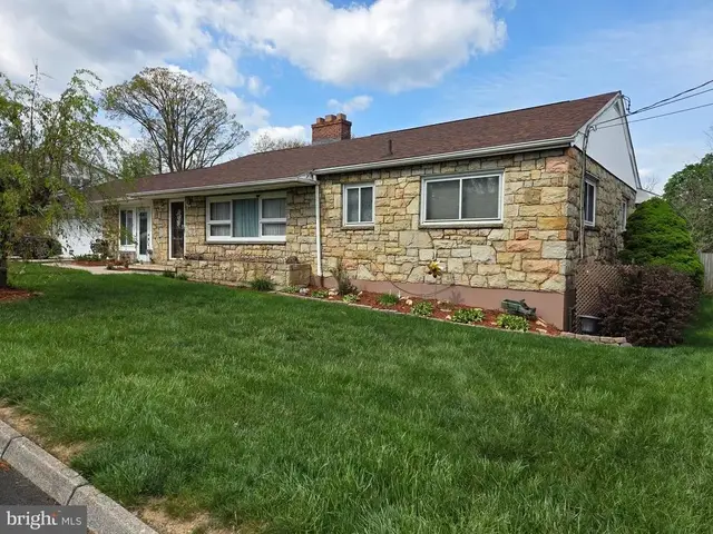 203 Wempe Dr, Cumberland
