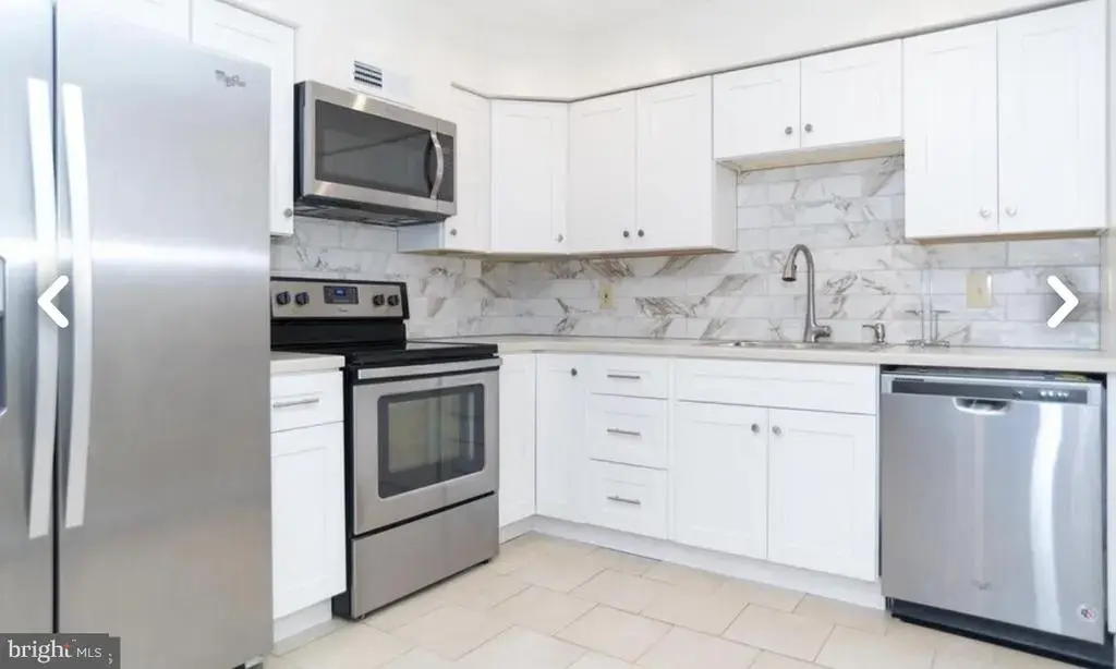 216 Jennifer Ct, LEVITTOWN