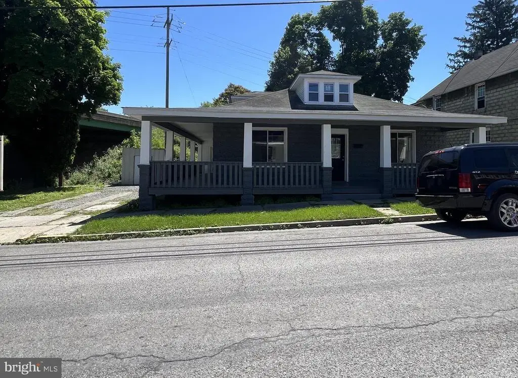 182 Pannebaker Ave, LEWISTOWN