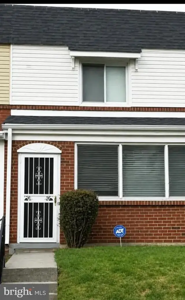 3426 Baker St Ne, Washington