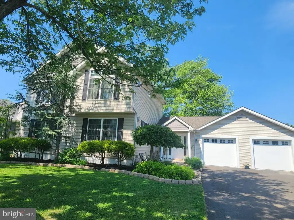 438 Quincy Ave, LANGHORNE