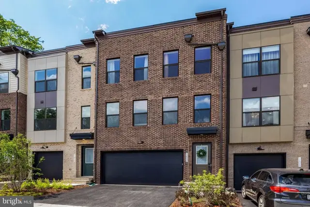 1622 Fellowship Sq, Reston