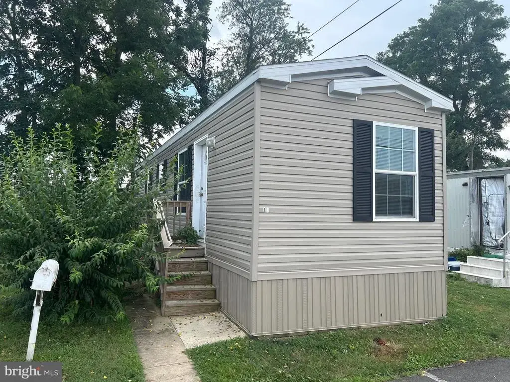 134 Lincoln Hwy #11, FAIRLESS HILLS