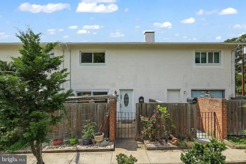 609 Jefferson St #18, HERNDON