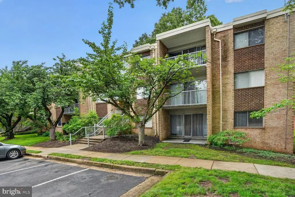 2911 Charing Cross Rd #8, FALLS CHURCH