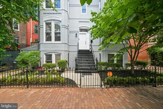 123 7th St Ne, Washington
