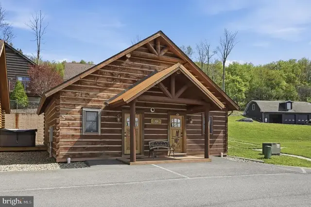 315 Cabin Lodge Rd, Mc Henry