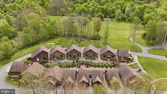 221 Cabin Lodge Rd, Mc Henry