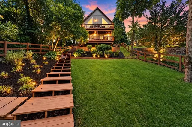 836 North Shore Dr, Glen Burnie