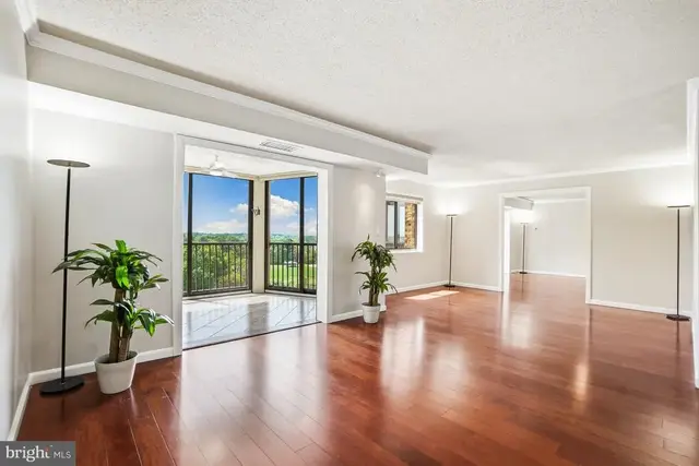5901 Mount Eagle Dr #1005, Alexandria