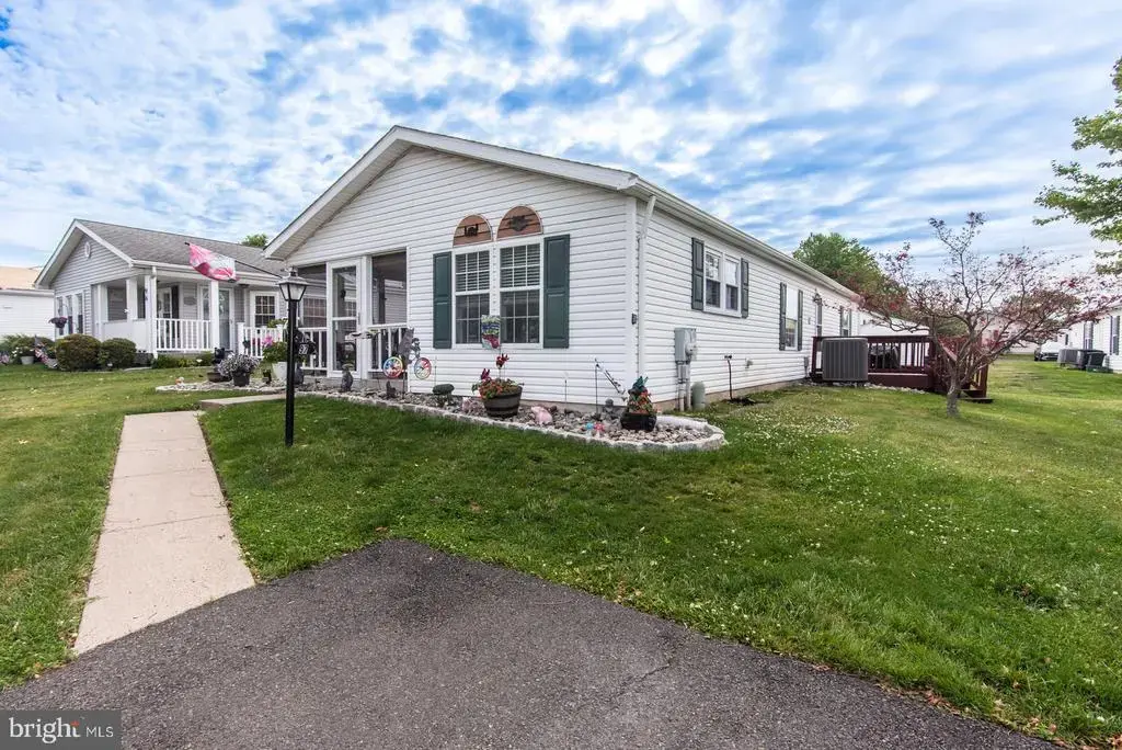 97 Acorn Ct E, NEW HOPE