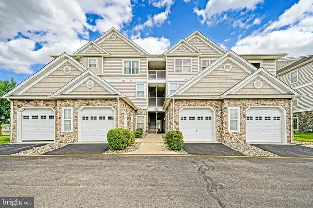 3303 N Sagamore Dr #k, Milford