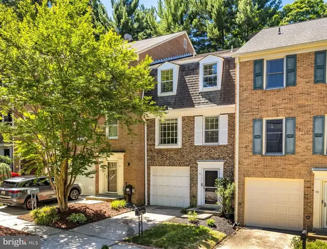 8 Sangamore Ct, Bethesda