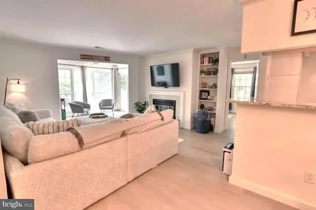 2220 Springwood Dr #c, Reston