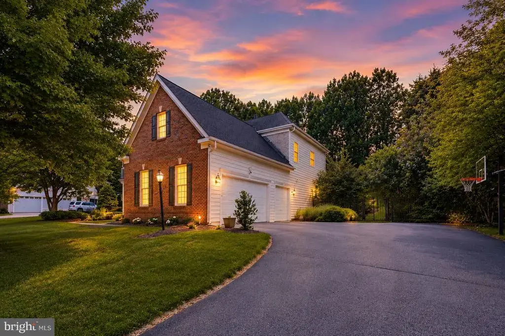 11693 Caris Glenne Dr, HERNDON