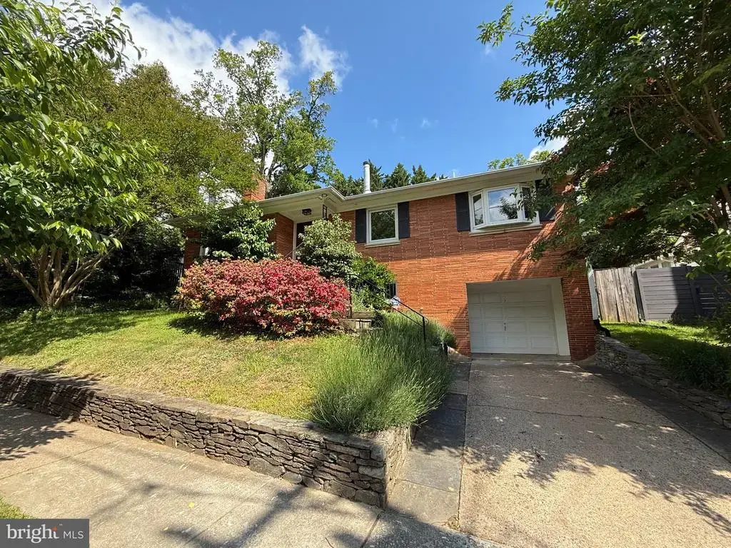 5021 Cathedral Ave Nw, WASHINGTON