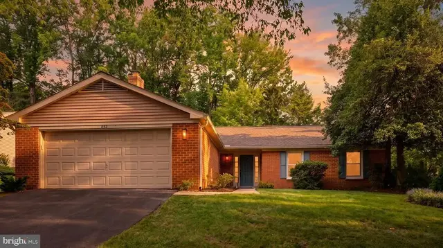 852 Woodmont Rd, Annapolis