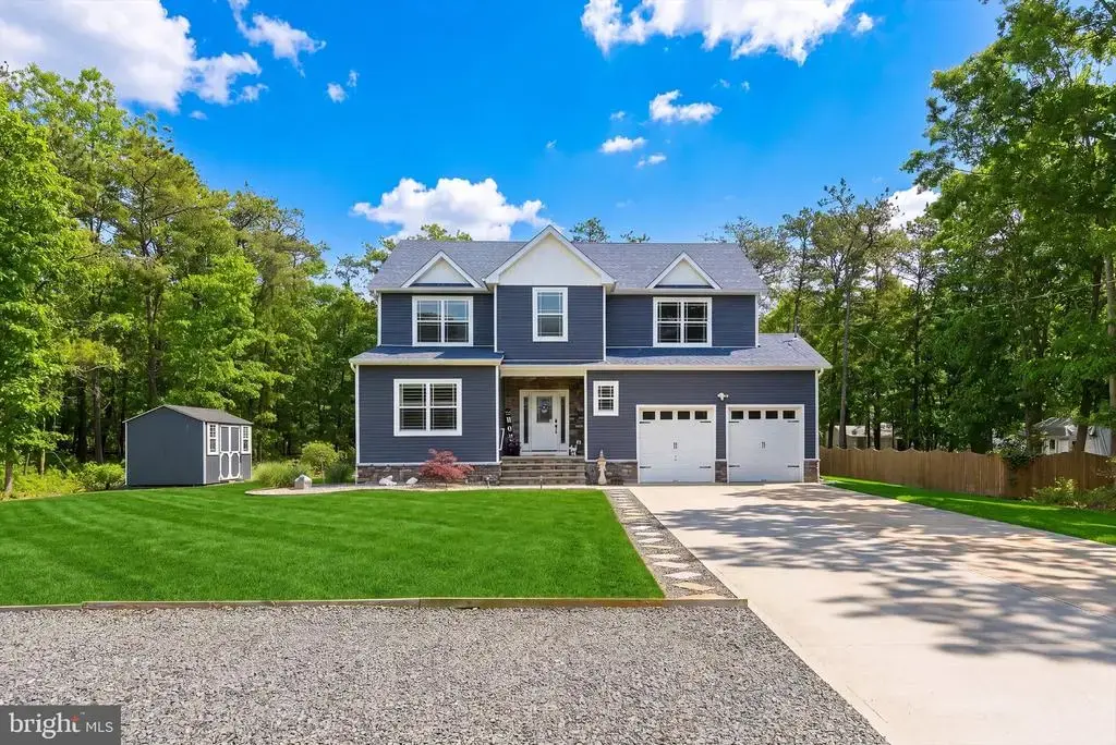 555 Egenolf Pl, BAYVILLE