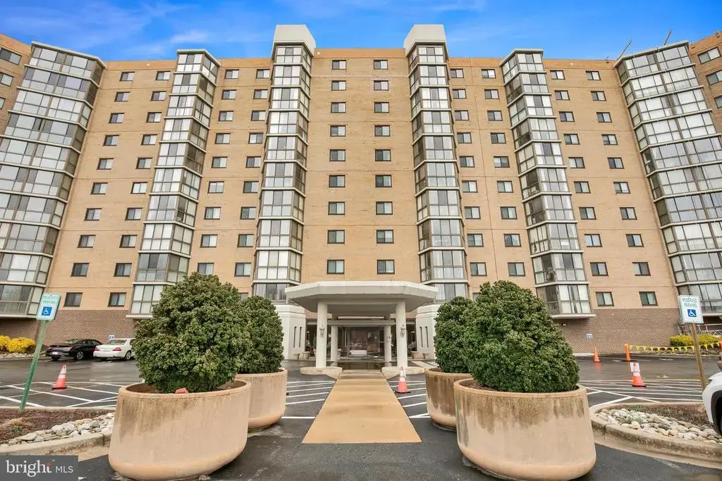 3330 N Leisure World Blvd #5-102, SILVER SPRING