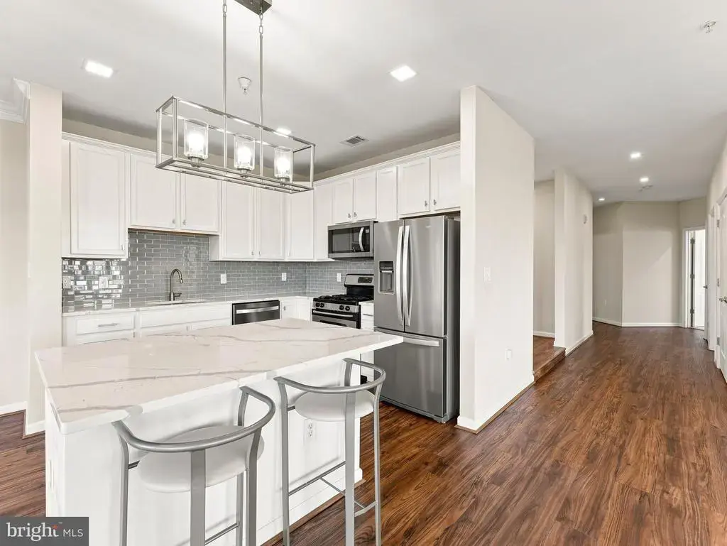 1641 Ladue Ct #304, WOODBRIDGE