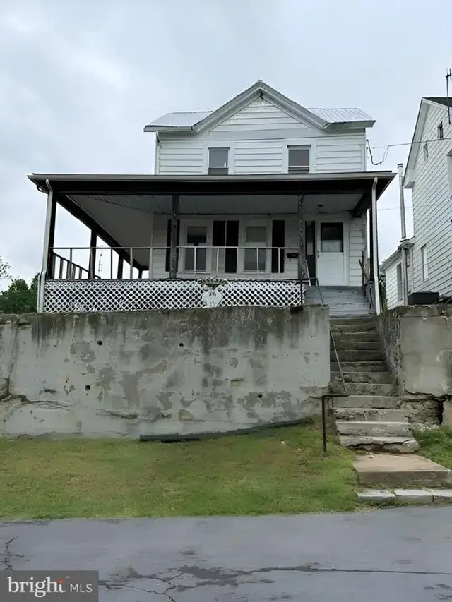 805 E B St, Brunswick