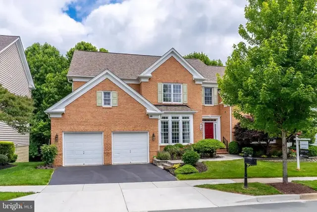 414 Long Trail Ter, Rockville