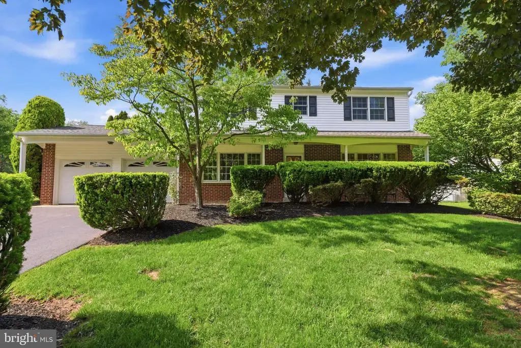 121 Buck Hill Dr, HOLLAND