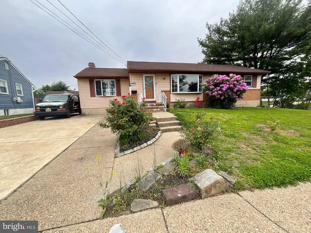 7406 Jackson Ave, PENNSAUKEN