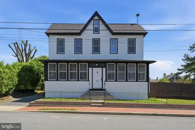 111 N Main St, Saint Georges