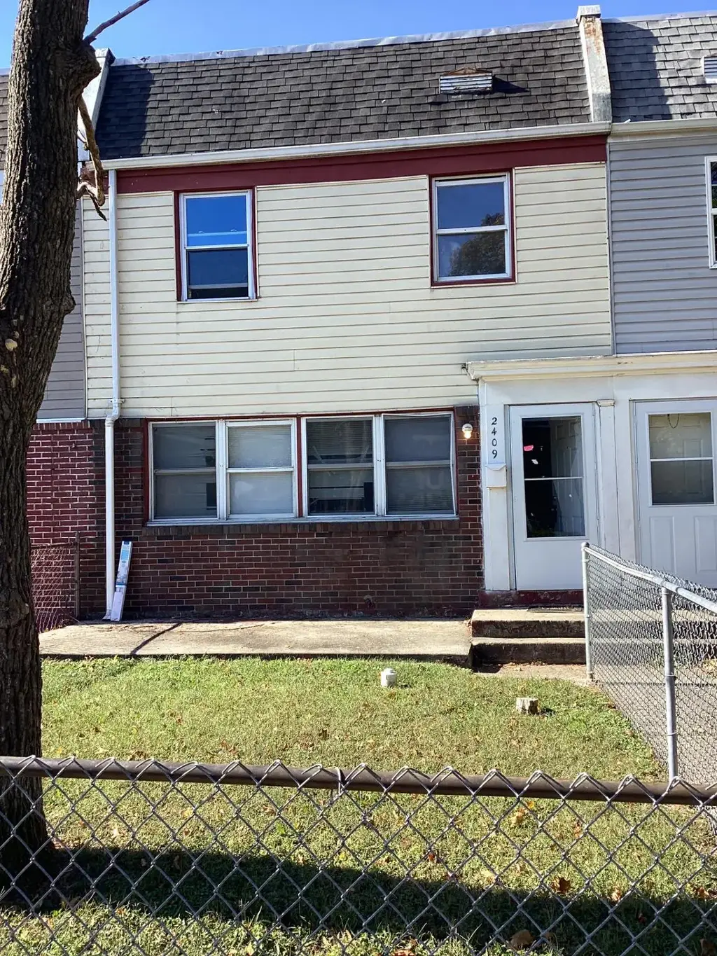 2409 Bloomsdale Rd, LEVITTOWN