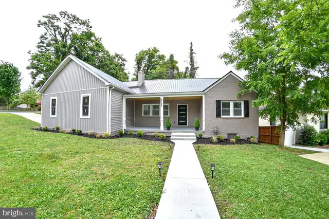 3704 Suitland Rd Se, Washington