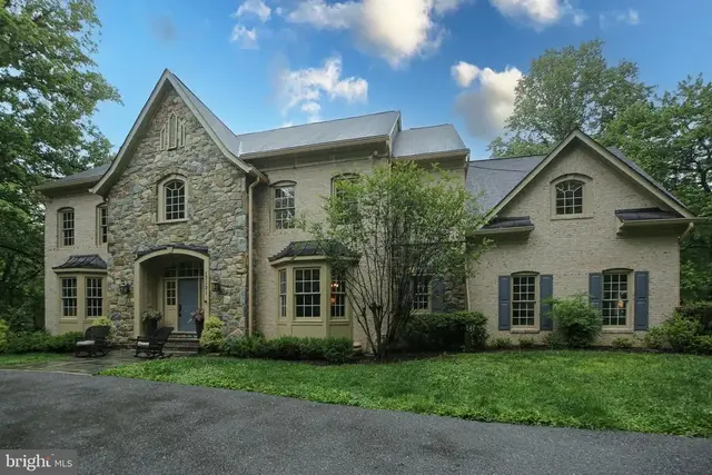 13101 Ridge Dr, Rockville