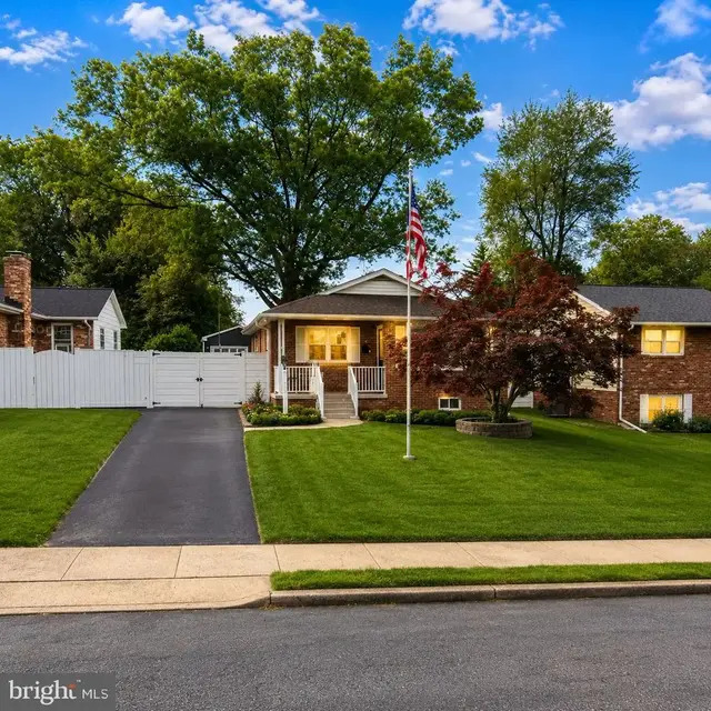 606 Apple Ave, Frederick