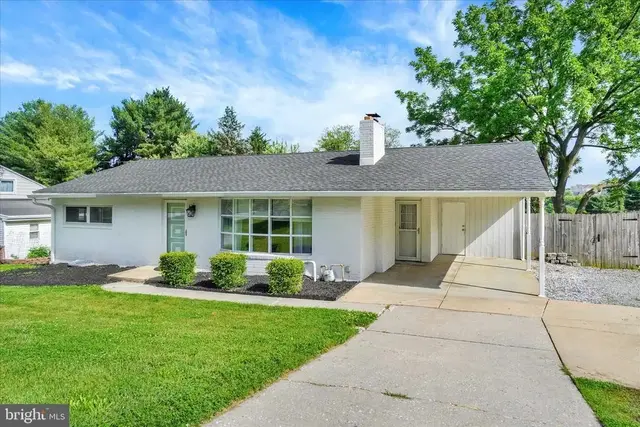 344 Donna Ln, York