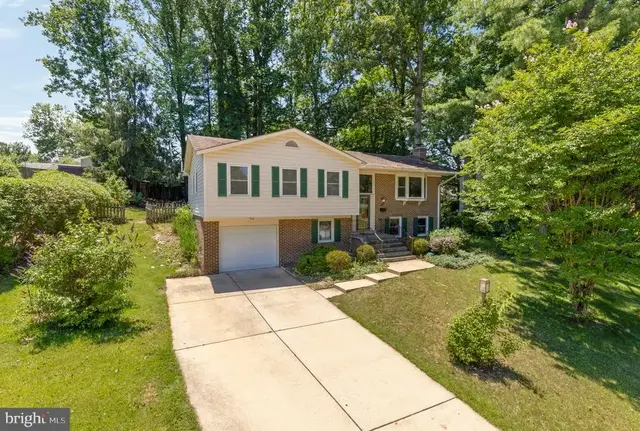 8407 Georgian Way, Annandale