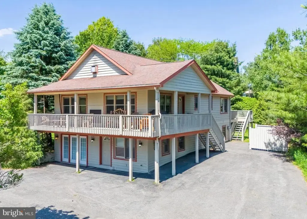 305 Lake Pointe Dr, MC HENRY