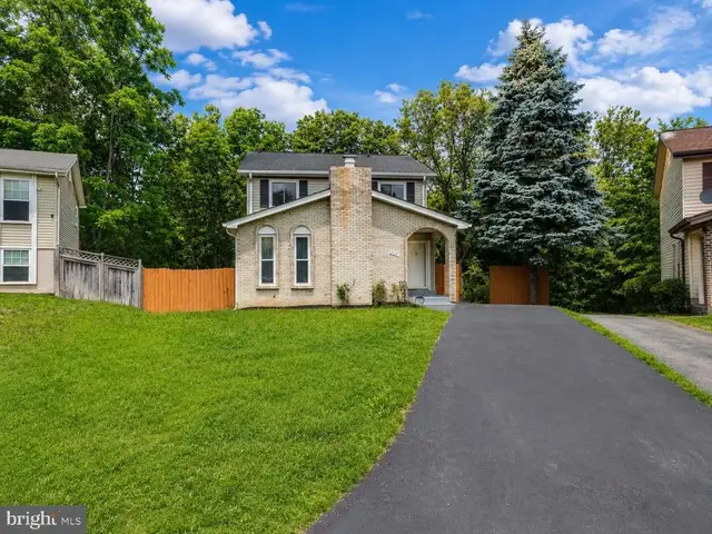 310 Newman Ct, Sterling