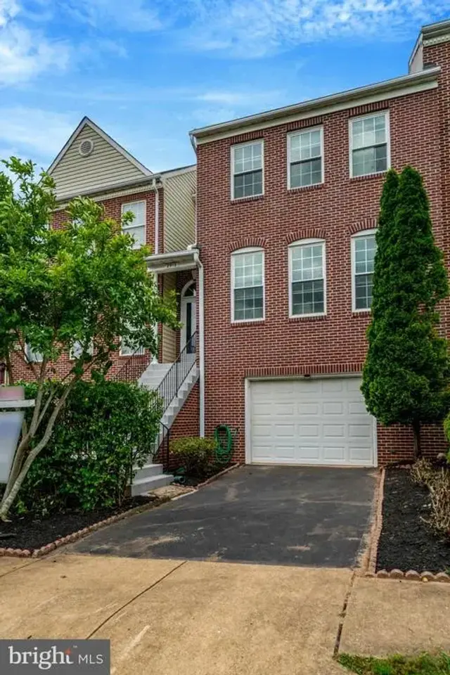 2916 Mainstone Dr, Fairfax