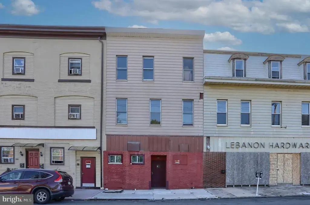 211 N 8th St, LEBANON