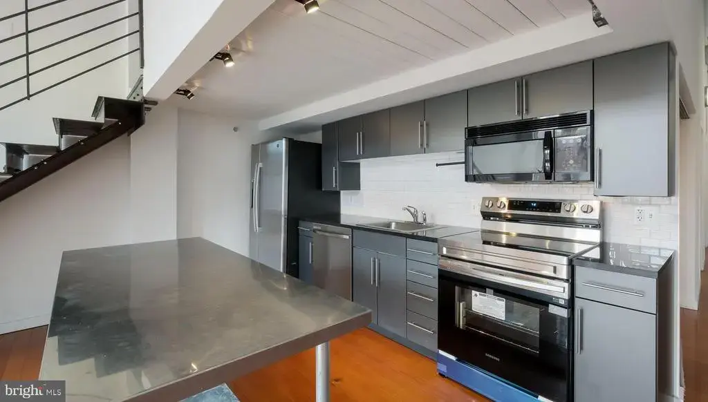 1027 Arch St #407, PHILADELPHIA