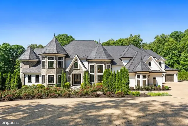 1332 Mccay Ln, Mclean