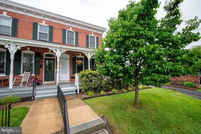 2456 W 16th St, Wilmington
