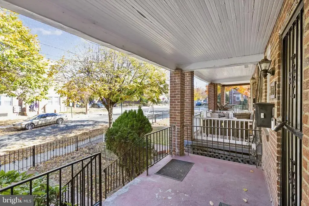 1633 R St Se, WASHINGTON