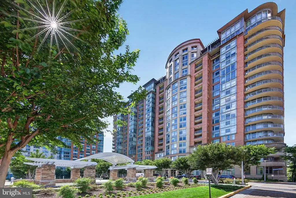 8220 Crestwood Heights Dr #407, MCLEAN