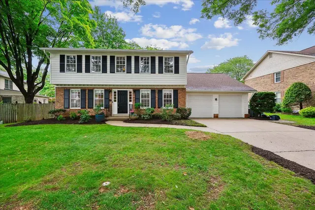 16 Fairwood Ct, Rockville