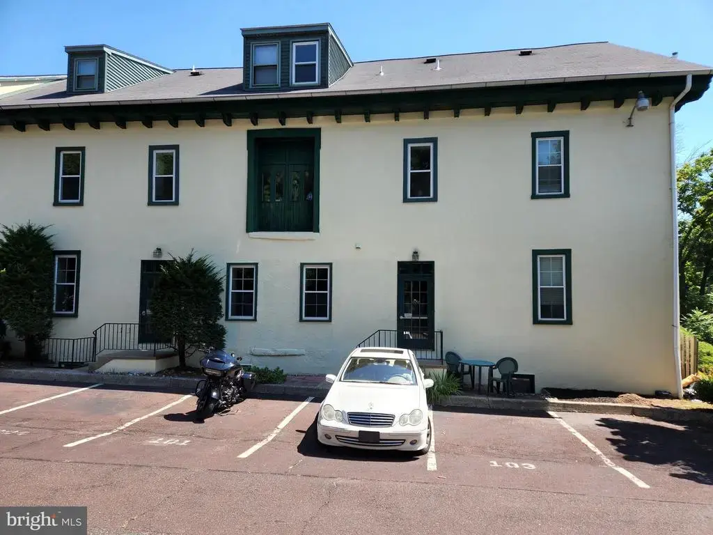 320 N Main St #202, SELLERSVILLE